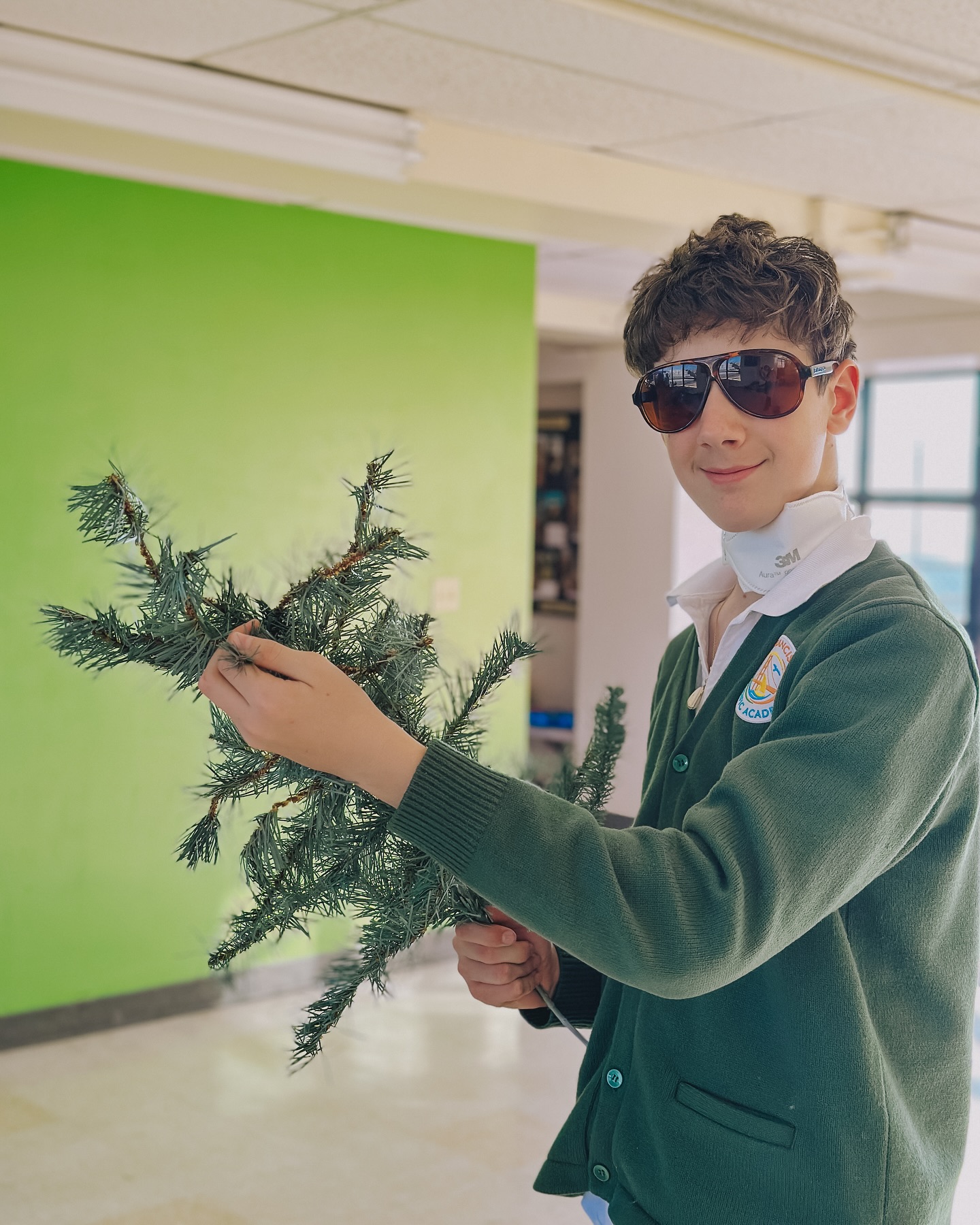 🎄Welcoming the New Year! As tradition goes, the holiday tree is decorated by the graduating class students.

#SanFranciscoPacificAcademy #sanfrancisco #bayareaschool #middleschool #bayareafamilies #ne...